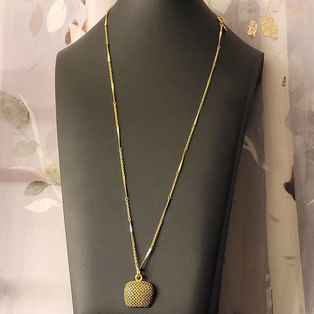 AVON Woven Dustpan Pendant Gold-tone Necklace - Picture 3 of 12